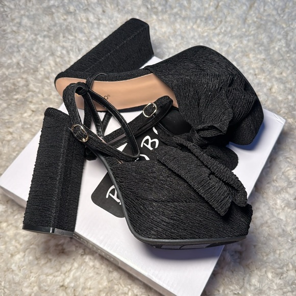 🖤 Bamboo Fabric Bow Ankle Strap Heels 8 BNIB 🖤 - Picture 3 of 7